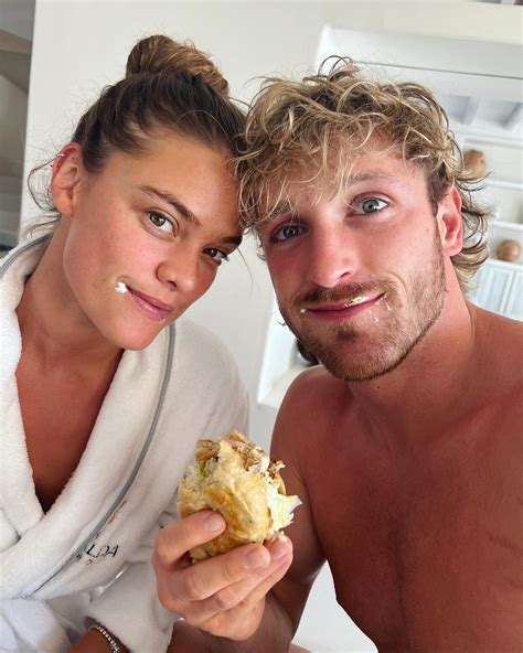 Is Logan Pauls fiancee Nina Agdals photo with。